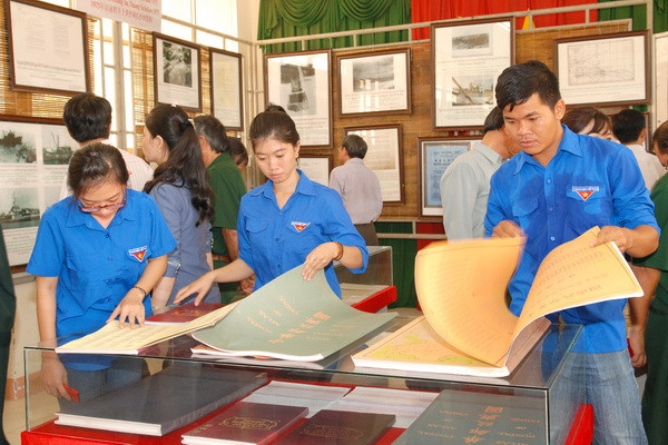 Trưng bày tư liệu Hoàng Sa, Trường Sa của Việt Nam tại Bình Thuận ảnh 1
