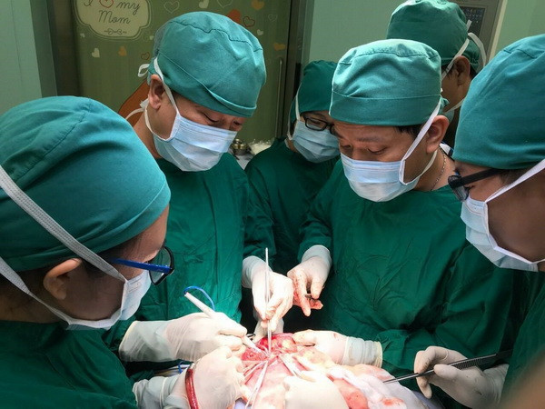 Y tế Bạch Long Vĩ cứu sống bệnh nhân chửa ngoài tử cung bị vỡ ảnh 1