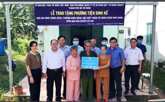 TP Hồ Chí Minh: Trao phương tiện sinh kế cho đối tượng chính sách ảnh 1