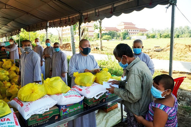 Thành phố Hồ Chí Minh: Mùa lễ Vu lan - mùa của tình nhân ái ảnh 1