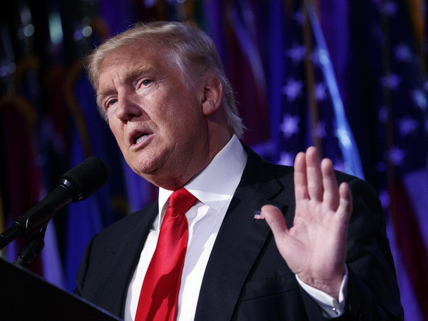 Tổng thống đắc cử Mỹ Donald Trump phát biểu tại New York ngày 9/11 vừa qua. (Ảnh: AP/TTXVN) Giới truyền thông phản bác cáo buộc của ông Trump về gian lận bầu cử ảnh 1