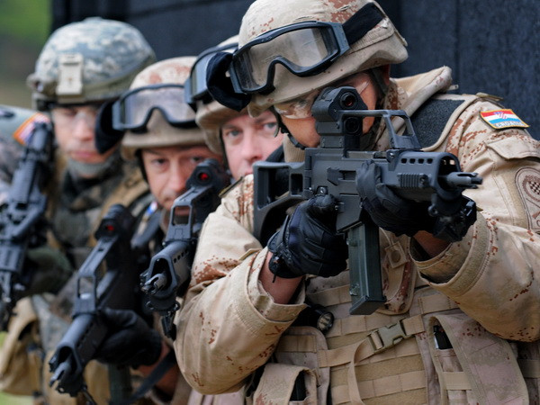 NATO tăng khả năng phòng thủ do khủng hoảng ở Ukraine ảnh 1