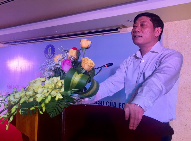 Phó Tổng cục trưởng, Tổng cục Thủy sản Nguyễn Quang Hùng. (Ảnh: Thanh Vân/TTXVN) Thẻ vàng: Giải pháp nào siết chặt kiểm tra, giám sát tàu cá hiệu quả? ảnh 1