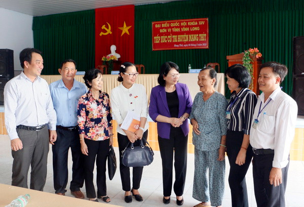 Phó Chủ tịch nước Đặng Thị Ngọc Thịnh tiếp xúc cử tri tại Vĩnh Long ảnh 2
