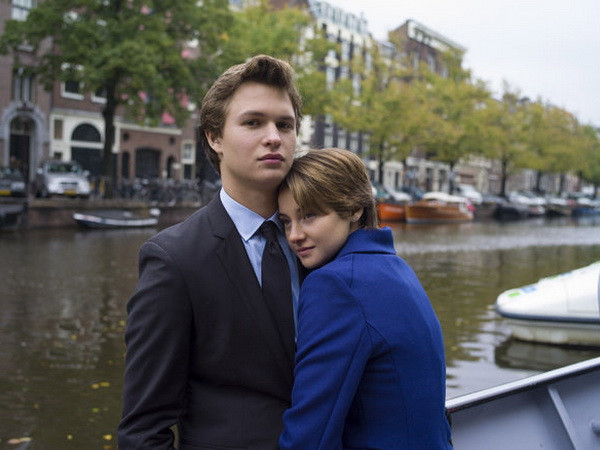 Phim tình cảm lãng mạn đánh bại bom tấn mới của Tom Cruise ảnh 1