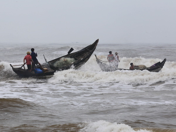 Đề phòng lốc xoáy và gió giật mạnh tại Nam Biển Đông ảnh 1