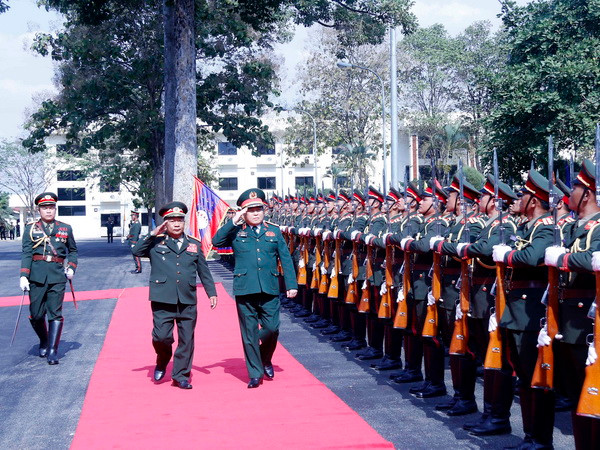 Quang cảnh lễ đón Bộ trưởng Quốc phòng Ngô Xuân Lịch. (Ảnh: Phạm Kiên/TTXVN) Lào-Việt cùng nhau xây dựng đường biên giới hoà bình hữu nghị ảnh 3