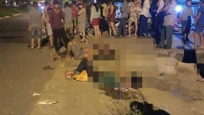 Xe máy va chạm với chó chạy qua đường khiến 3 người thương vong ảnh 1