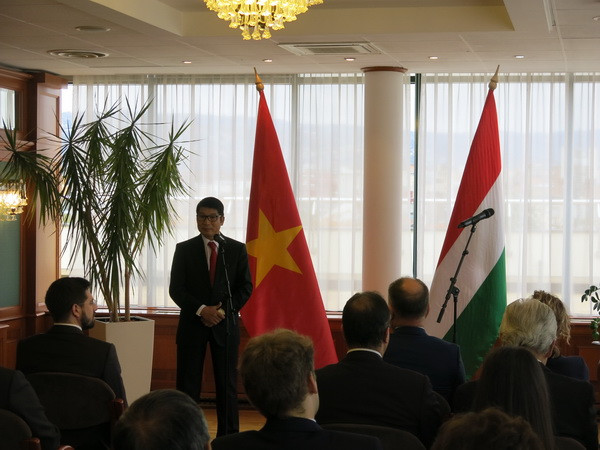 Nhà ngoại giao Việt Nam được trao tặng huân chương nhà nước Hungary ảnh 2