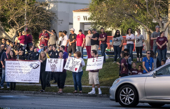 Vụ xả súng ở Florida: Học sinh bắt đầu trở lại trường học ảnh 1
