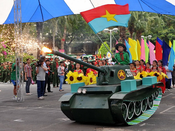 Thiếu nhi TP. HCM tái hiện lại Chiến dịch Hồ Chí Minh lịch sử ảnh 1