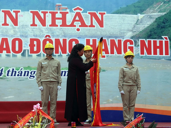 Thủy điện Sơn La đón nhận Huân chương Lao động hạng Nhì ảnh 1