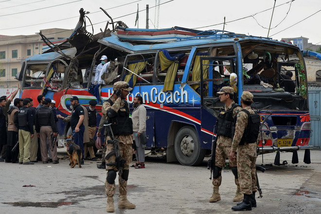 Pakistan: Đánh bom trên xe buýt, hơn 40 người thương vong ảnh 1
