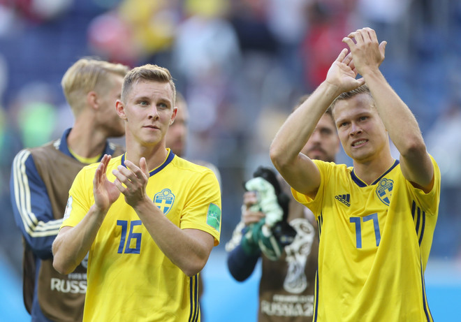 Cảm xúc ''giằng xé'' của các cổ động viên Thụy Điển ảnh 1