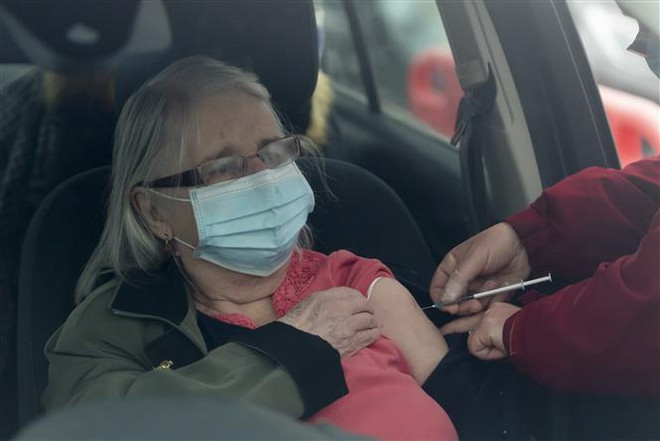 Chuyên gia Anh gợi ý về nhóm ưu tiên tiêm chủng ngừa COVID-19 ảnh 1