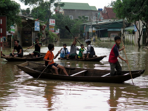 Bình Định: Mưa lũ gây ngập úng, chia cắt tại nhiều địa phương ảnh 1