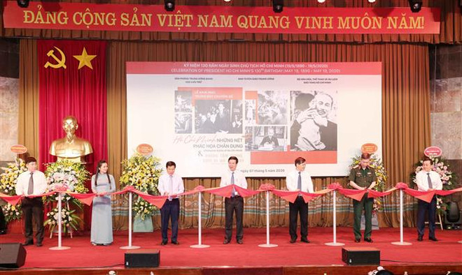 Khai mạc trưng bày "Hồ Chí Minh - Những nét phác họa chân dung" ảnh 2