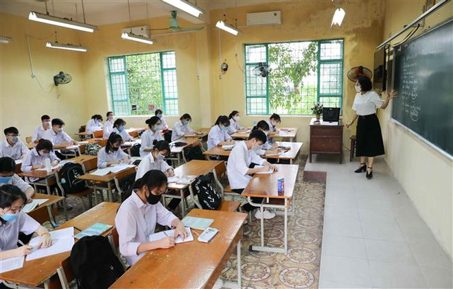 Bộ GD-ĐT: Không bắt buộc học sinh đeo khẩu trang trong lớp ảnh 1