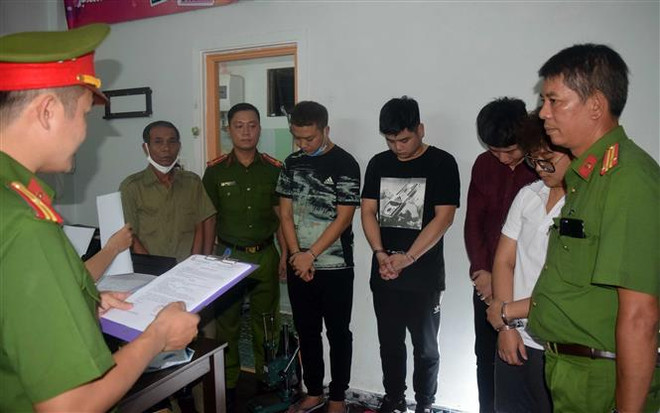 Phá đường dây làm giả con dấu, tài liệu của cơ quan, tổ chức ảnh 1