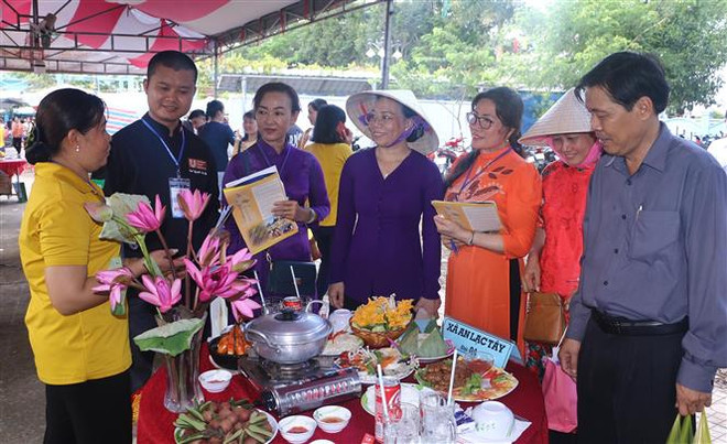 Sóc Trăng: Rộn ràng Ngày hội sông nước miệt vườn cồn Mỹ Phước ảnh 1