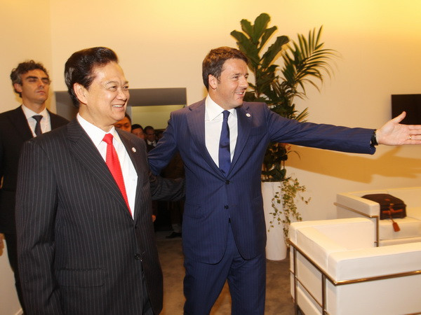 Thủ tướng gặp các nhà lãnh đạo bên lề Hội nghị cấp cao ASEM-10 ảnh 1