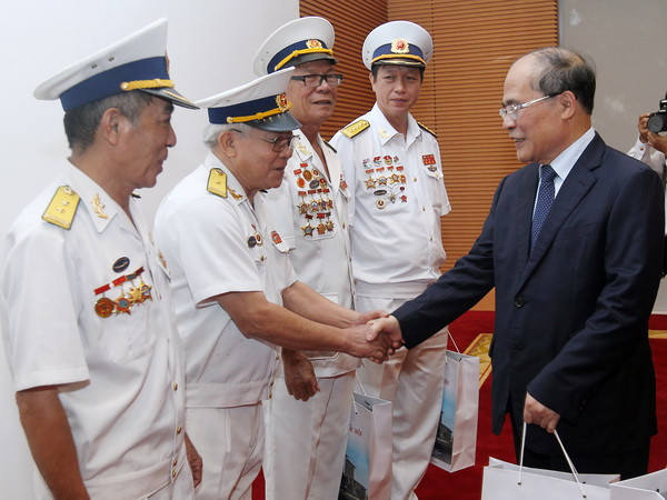 Chủ tịch Quốc hội tiếp các cựu chiến binh Đoàn tàu không số ảnh 1