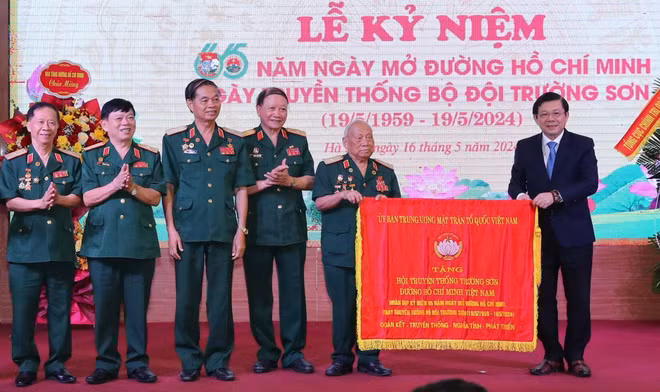 ttxvn_1605_duong ho chi minh (2).jpg