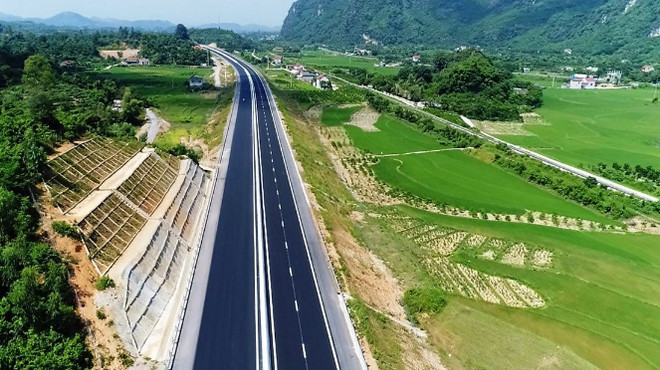 Dự án xây dựng tuyến cao tốc Hòa Bình-Mộc Châu, tỉnh Sơn La, theo phương thức PPP. (Nguồn: báo Chính phủ) Bộ Giao thông Vận tải: Rốt ráo triển khai 4 dự án cao tốc phía Bắc ảnh 1