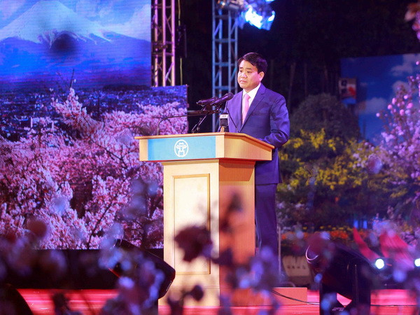 Tràn ngập sắc màu Nhật Bản và hoa anh đào tại tượng đài Lý Thái Tổ ảnh 1