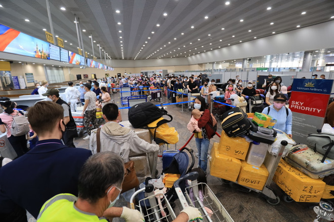 Tiếp tục đưa gần 300 công dân Việt Nam từ Nga trở về nước ảnh 2