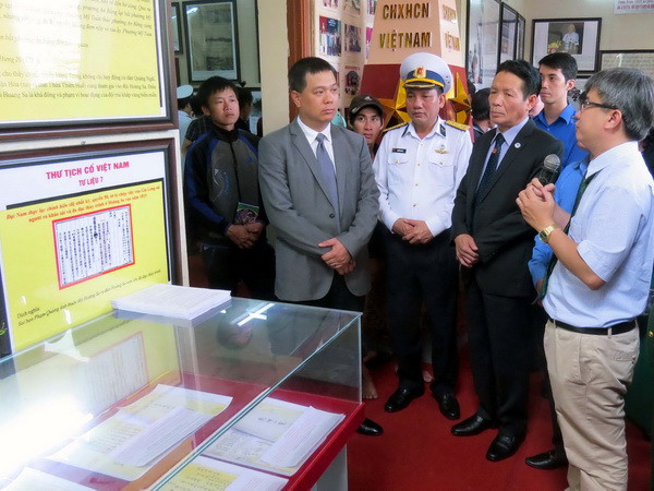 Triển lãm bản đồ, trưng bày tư liệu “Hoàng Sa, Trường Sa của Việt Nam” ảnh 1