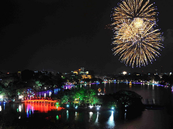 Hà Nội bắn pháo hoa chào mừng Giải phóng Thủ đô tại 30 điểm ảnh 1