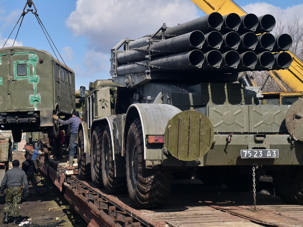 Bộ Nội vụ Ukraine cho lực lượng an ninh ở Donetsk nổ súng ảnh 1