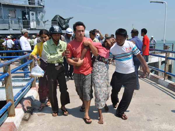 Lãnh đạo Việt Nam gửi Điện chia buồn vụ chìm phà tại Myanmar ảnh 1