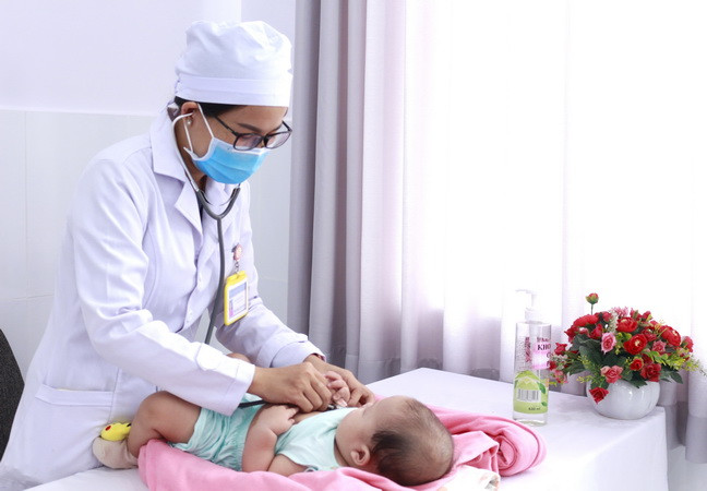 Chữa trị bệnh nhi tăng sản tuyến thượng thận bẩm sinh mơ hồ giới tính ảnh 1