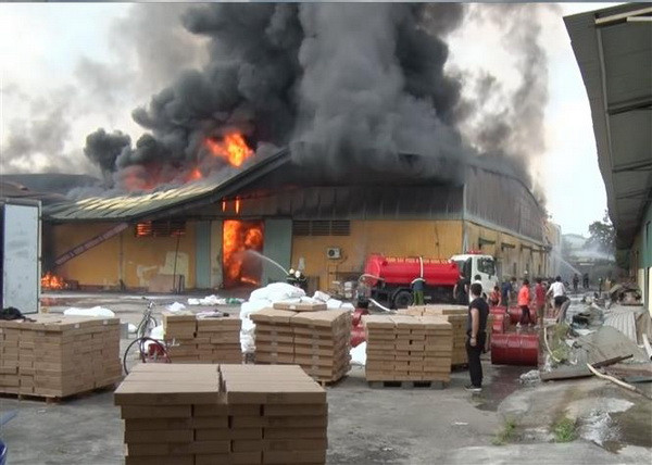 Đã khống chế vụ cháy nhà xưởng của 3 doanh nghiệp tại Hưng Yên ảnh 1