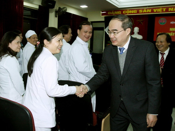 Chủ tịch Mặt trận Tổ quốc tri ân các thế hệ Thầy thuốc Việt Nam ảnh 1