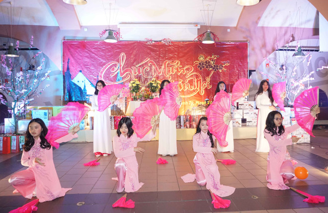 Lan tỏa văn hóa Tết cổ truyền đoàn kết của người Việt tại Séc ảnh 4