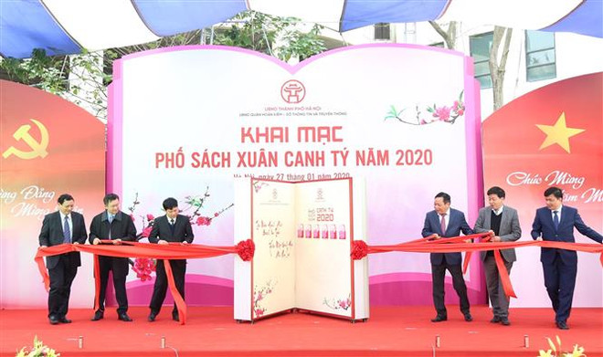 Hà Nội: Tưng bừng khai mạc Phố sách Xuân Canh Tý 2020 ảnh 1