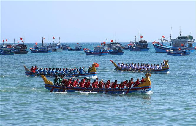 Ninh Thuận khai hội mở lạch vươn khơi đánh bắt hải sản đầu Xuân ảnh 1