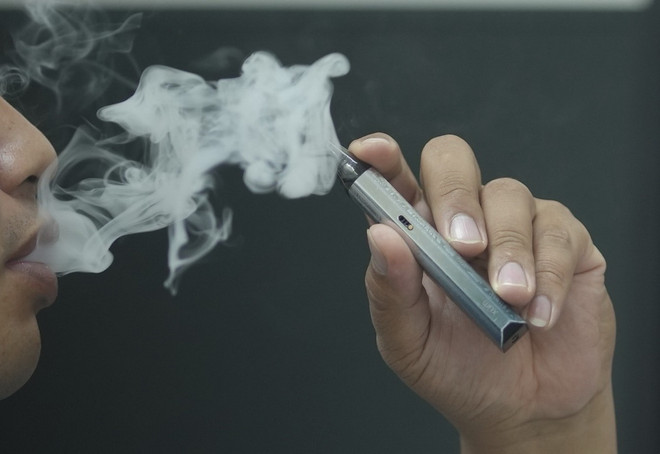 ttxvn_thuoc la dien tu.jpg