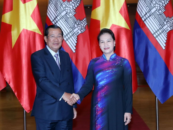 Chủ tịch Quốc hội Nguyễn Thị Kim Ngân hội kiến Thủ tướng Campuchia ảnh 1