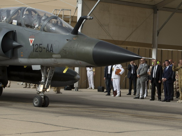 Pháp không kích phá hủy nhiều mục tiêu trọng điểm của IS tại Syria ảnh 1