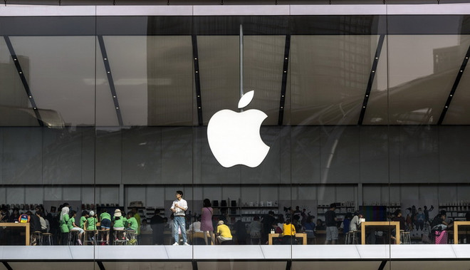 Cửa hàng của Apple tại Quảng Châu, tỉnh Quảng Đông của Trung Quốc ngày 12/7 vừa qua. (Nguồn: EPA-EFE/TTXVN) Apple chuyển cho Trung Quốc toàn bộ dữ liệu iCloud của người dùng ảnh 1