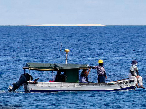 Philippines: Đã giải quyết việc Trung Quốc điều tàu đến bãi Sandy Cay ảnh 1