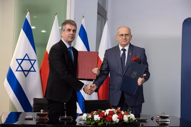 Israel và Ba Lan ký thỏa thuận chấm dứt khủng hoảng ngoại giao ảnh 1