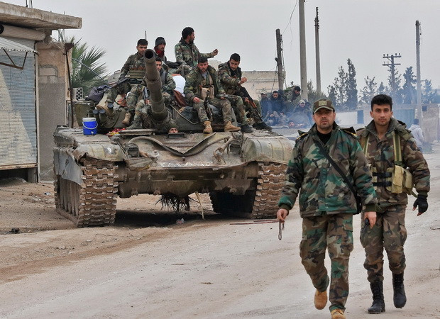 Binh sỹ Syria. (Ảnh: AFP/TTXVN) Quân đội Syria đẩy mạnh tấn công phiến quân ở tỉnh Idlib ảnh 1