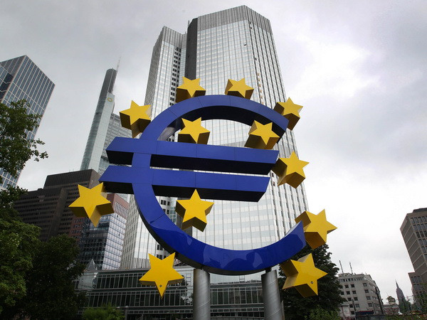 ECB đặt mục tiêu đưa lạm phát khu vực Eurozone lên 2% ảnh 1