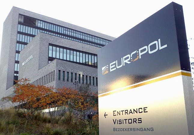 Nhiều tổ chức tội phạm bị xóa sổ sau khi Europol xâm nhập mạng SKY ECC ảnh 1