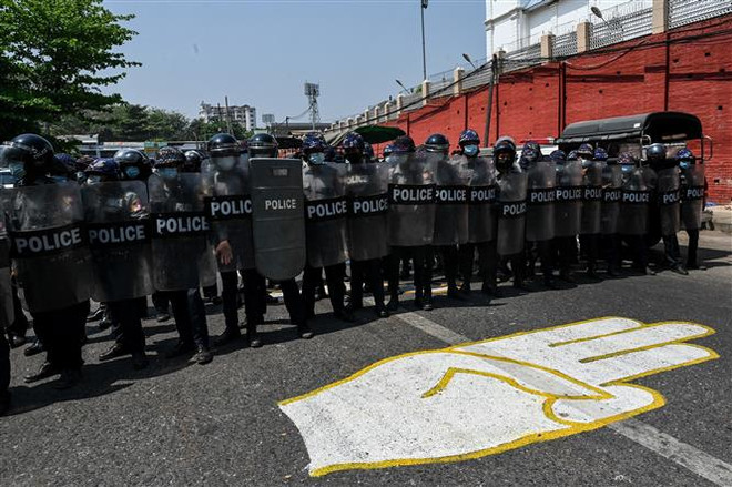 Đụng độ giữa người biểu tình và lực lượng an ninh tiếp diễn ở Myanmar ảnh 1